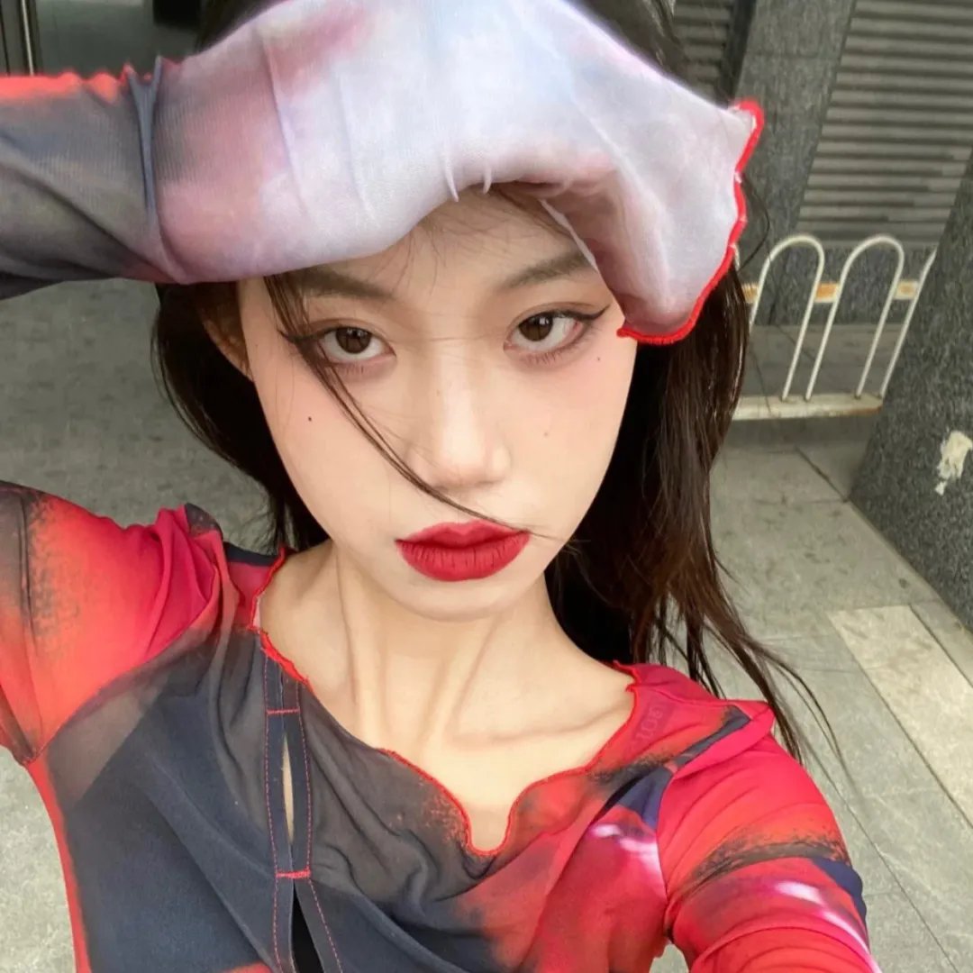 红粉妖魔